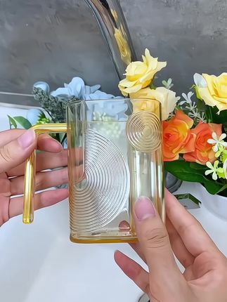 自带牙刷收纳仓的#漱口杯这样就不怕存水在杯内不卫生了,颜值也不错#洗漱杯 #实用好物 #平价好物#刷牙杯 @DOU+小助手