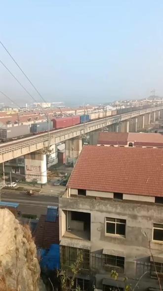 《故乡啊故乡》图片歌名
鄂北明珠广水市,怀抱107国道,背靠京广线,京珠高速,随岳高速成十字形贯通全境,交通便利。
从上世纪90年代的厂矿林立,到如今的环境优美,亲眼见证三十年来的变化,不愧为鱼米之乡。
人在变化中,
环境在变化中,
时代在进步中,
随州旅游业发达,广水市也有几处休假旅游的好去处。
正在规划的高铁站,轻轨铁路,愿早日开工建设,为人们出行方便提供更多选择。
国富民强,必能带动广水的腾飞!
飞人机领域的民军领先,是制造业发达的一种标志,从低空,高空,太空飞行器领先,必将碾压他国。
中国制造的威武霸气,短期是无国家可替代,韬光养晦的七十年啊!
让其他国家羡慕吧,追赶吧,中国的模式他们很难复制,因为
一,需要前30年打下良好工业基础,
二,需要全面推行义务教育,扫清文肓,提供足够多的工业人口。
三,需要完善的教育体系,培养足够多的工程师数量。
四,需要70多年,不间断的基础建设,让全国物流高度发达,
五,需要10亿以上人口,否则消化不了全产业链的规模
六,需要一个能长期稳定并落实的政党领导,
七,需要全体国民勤奋的工作生活态度,
对于我们来说,成为世界工厂都是不容易的,何况其他国家呢,
让他们仰视吧,让他们高攀不起吧!
他们会狗急跳墙吗?
元芳,你怎么看?