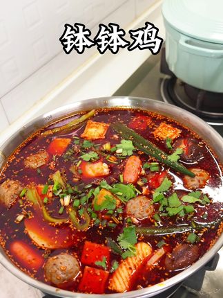 饭搭子说天热没什么胃口,就想吃我做的这个钵钵鸡,麻辣过瘾,比外面的还好吃,关键做法也简单。#钵钵鸡#美食