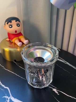 家里来客人了 都会问我这个烟灰缸在哪买的 精致小巧,颜值还很高。#小东西大用处 #烟灰缸#带盖烟灰缸