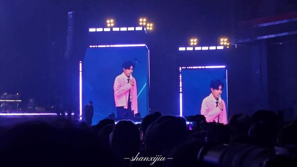 2025.12.20冯建宇出道十周年宇宙遨游计划——«月牙湾»
#冯建宇 #冯建宇出道十周年演唱会