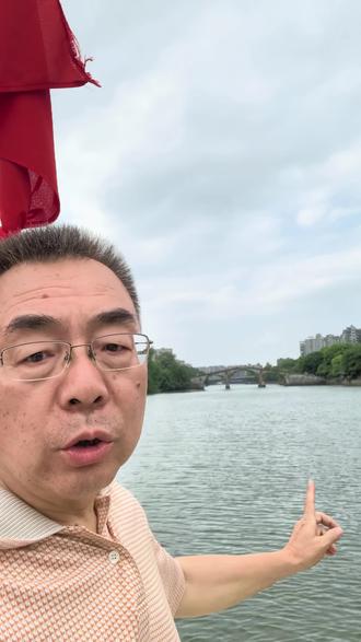 拱宸桥是大运河南端的桥,建于明代,今天终于看见它了 这里每天都有很多人来怀旧
来欣赏
来浏览
#大运河#拱宸桥#杭州