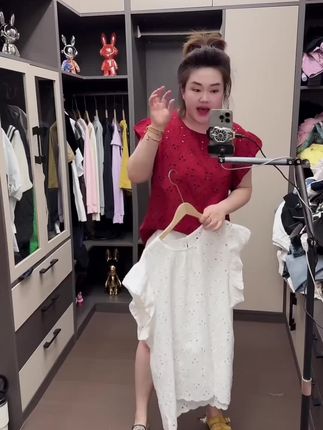 (大码女装)—0756夏季纯色提花刺绣镂空圆领短袖时尚显瘦遮肉百搭#刺绣镂空 #夏季新款#时尚穿搭 #夏季穿搭 #抖音我要上热门