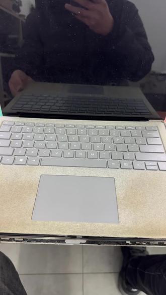 Surface laptop 2 开机灰屏 键盘大小写有反应 外接显示正常 更换屏幕