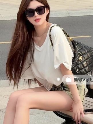 #短袖 千朔慵懒风大板V领宽松纯色短袖春夏爆款上衣休闲中长款百搭T恤女#短袖上衣 #短袖女 #v领短袖 #短袖t恤