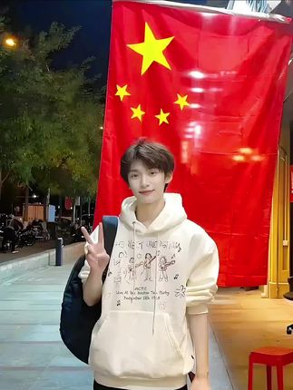 嘎嘎新,我们一起听。我已经刷到,在来的路上的歌迷朋友了,注意安全哟! #鄂州 #梓渝 #鄂州银河左岸音乐节 #武昌府 #陈绮贞