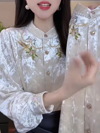 法式高端丝绒上衣打底衫衬衫女装新款宽松时尚别致漂亮上衣#面料柔软舒适 #新款上新 #时尚女装 #好物推荐🔥 #谁穿都好看
