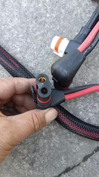 #大疆无人机 #大疆t50植保无人机 大疆新机还有两天发布了,今天提一下T50的老问题 ,就是很容易烧电机动力线接线端口。作业量大的飞手应该都换过几条,年初第一次烧了当时走厂家给免费换的,后面再烧就是扣保险了。希望新款不要再犯这个毛病了。