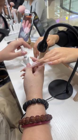 美甲卷王实锤!@指尖姐姐徐州淮海新天地店 #美甲卷疯 #复古美甲 #蜜桃粉腮红美甲 #简约裸色细闪 套餐内服务一口价,过年无加油包,性价比绝了#指尖姐姐淮海新天地店