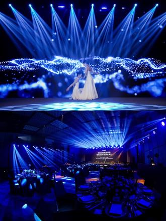 🌱✨《生长》——双人现代舞的生命共鸣
当两位舞者走入光中,
那不是一场普通的舞蹈,
而是一段关于 生命、自然、挣扎与重生 的旅程。
他,是山脊。
她,是风。
步伐相遇的那一刻,
力量与柔软开始对话,
像春天破土的第一声呼吸。🌿
他们一起翻越象征困境的动作,
托举、跌落、再站起——
节奏里藏着无数人不敢说出口的坚持与疲惫。
但在他们的身体语言里,
困难不再是黑墙,
而是光亮前的必经之路。
动作层层递进,
仿佛树木与阳光在互相牵引,
彼此支撑、彼此成全。
每一次转身都是突破,
每一次拥抱都有疗愈的温度。🕊️💫
他们舞出的不是技巧,
而是——
“只要愿意继续生长,我们就永远不会被击倒。”
适用场景:
🌿 文旅演艺 / 艺术展陈
🌿 年会主题秀(突破自我、重启、成长)
🌿 品牌发布会(自然哲学、生命元素、创新主题)
🌿 治愈系空间活动 / 城市公园艺术节
这支双人现代舞,
用身体讲述自然的韧性,
用动作治愈被现实磨得疲惫的心。
看完之后,你会相信:
生命的答案,不在远方,就在向上的那一寸力量里。
#现代舞 #舞蹈 #双人舞 #双人现代舞 #发布会