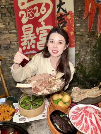 59当100花!开在老门东景区内的熙牛里!吃到了超好吃的战斧牛排!还有特色的石头石砌吊锅!#老门东美食 #熙牛里 #古韵江南 #心动团圆饭 #中国人的年夜饭