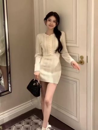温柔针织套装,优雅又显气质,女人味十足~✨💕 #好身材好气质 #温柔风穿搭