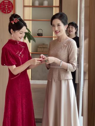 漂亮的秋款国庆结婚妈妈婚宴礼服香槟色显年轻有气质 #婚礼妈妈礼服 #喜婆婆喜妈妈 #国庆结婚 