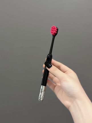 拜托 七夕给你的甜酷女孩送这个真的超cool的!#牙刷#情侣牙刷#甜酷女孩#高级感#好物种草 球