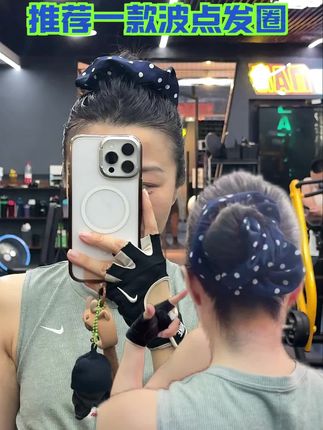 韩系复古杀到!藏蓝波点大肠发圈一戴=氛围感女主✨#健身穿搭 #发圈 #发圈头绳 #大肠发圈 #发圈头绳发饰