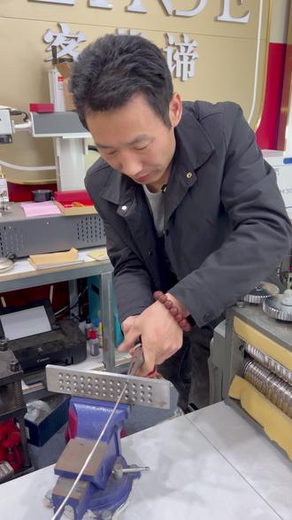 吉言和盘缠加上萌萌的猫爪,简直不要太好看! #吉言手镯#盘缠手镯 #昆明打金店#手工制作#零损耗加工