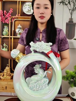 你看我给咱爸买的酒,收到后可把老头子高兴坏了#白酒 #摆件 #陶瓷摆件 #客厅摆件 #酒柜摆件