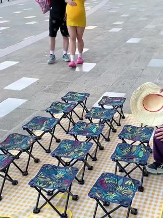 出门在外,这个折叠凳子真方便!不管是逛街、旅游,还是等公交,带上它随时随地都可以坐着休息#方便又实用,便携伸缩折叠凳
