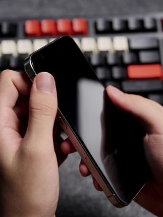 预算不多,又要原彩画质,那就一定要选它!蓝酷猩无尘仓,给你带来不一样的体验。#蓝酷猩 #无尘仓钢化膜 #防窥膜 #贴好膜 #知识科普