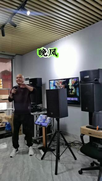 人到中年,放肆一下又如何,趁着还能跳得动,尽情开心#ktv音响套装 #真人真唱 #晚风