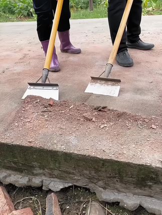 农用清洁铲,不仅可以铲鸡鸭猪粪清理路面,墙皮也很方便,真的是太好用了#锰钢清洁铲#多功能清洁铲子#五金工具#农用工具