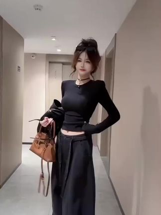 2025早秋新款韩系设计感后背网纱拼接修身显瘦百搭圆领打底衫上衣#早秋新款#显瘦百搭#修身气质#打底衫#上衣显瘦