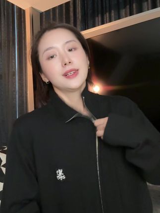 男装韩版简约纯色刺绣标拉链立领针织毛衣#慵懒风穿搭 #时尚单品 #品质男装#高级感穿搭#穿出高级感