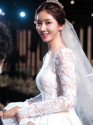 最美的这一天💒#韩式婚礼 #简约婚礼 #每个女孩的婚纱梦 #穿上婚纱的样子