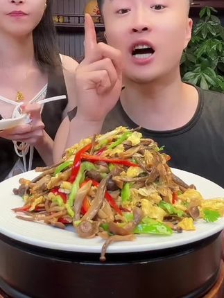 #鹿茸菇50g5袋 不管是炒莱还是煲汤都特别美味,脆嫩鲜香的口感,肉质很饱满,吃起来特别过瘾
