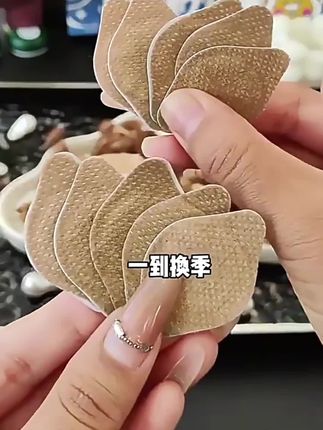 一眼就爱上这款苍耳子鼻舒贴!香港大药房出品,植物萃取超温和,贴合鼻翼设计,使用超方便。大人小孩都能用,一贴疏鼻,让鼻腔舒适自在。源头厂家品质有保障,被鼻不适困扰的赶紧入手,给鼻腔来份贴心呵护!