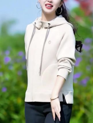 韩版高级感连帽外套女秋冬季宽松卫衣2025时尚女装洋气休闲百搭款#许我耀眼 #外套穿搭 #抖音推广 #减龄气质 #上热门