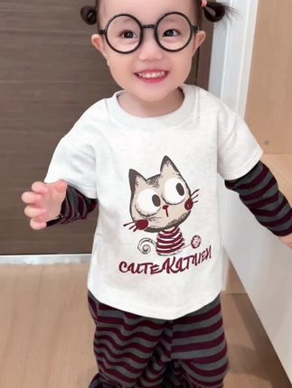 她成了我小时候羡慕的人呐 漂亮的衣服 扎好看的辫子 贪心的我想要你一直是小孩子 但你一点点长大的样子实在让我好喜欢 虽然小时候的记忆很朦胧 但还是希望你长大以后 朦胧想起都是幸福呀#我的女孩 #生女儿就是用来打扮的 #萌娃穿搭 #高品质童装#人类幼崽的可爱瞬间