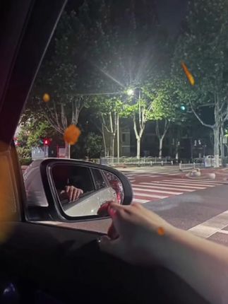 在不同的年纪,要演不同的自己,不必讨好别人,也不用迷失自己。慢慢接受了所有,晚风吹人醒,万事藏于心,请用绝对清醒的理智,去压制你不该有的情绪。