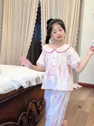 A股,现货黄金早盘涨势不止,首次突破3270美元/盎司,国内金饰价格再次突破千元关口。#国际金价再创新高#第1眼TV口说有屏#媒体精选计划