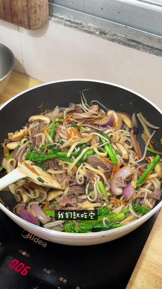 我的厨房日记|无油版炒牛河,好吃还不长胖!#自己做减脂餐 #创作者中心 #创作灵感 #我的厨房日记 #减脂餐 @DOU+上热门 @DOU+小助手