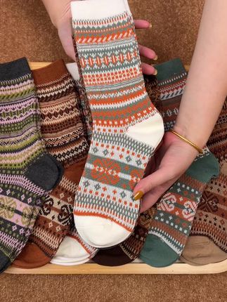 #面料柔软舒适 #好穿又百搭 #中筒袜 #上脚舒适 #袜子穿搭