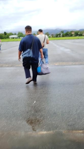 老挝,南塔机场飞万象