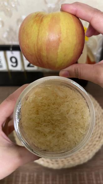 这是对皮肤很友好的搭配,连喝两周素颜出也很漂亮#破壁机食谱#营养早餐#美容养颜#喝出好气色#苹果银耳豆浆