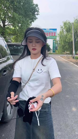 雅丽洁美白防晒乳,SPF50+PA+++高倍防护,持证双特证,防晒美白一步到位,而且不油腻不粘糊,特别水润,好好用。#防晒霜推荐