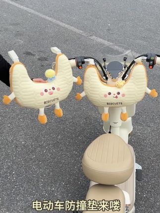 宝妈必入!宝宝坐电动车总磕到头?这款防撞垫软fufu超护头~ 儿童座椅、电瓶车都能用,绿皮车风颜值还高!戳抖音看细节,护住娃的小脑袋~#电动车防撞垫#儿童座椅保护垫#绿皮车饰品宝宝电瓶车防撞头婴儿神器#儿童防撞头可爱防撞垫