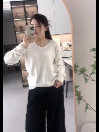 纠结了留哪个?真的很衬肤色#今日穿搭