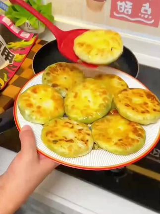 #上热门 早餐不知道吃什么的,可以试试这个韭菜盒子,皮薄馅多真的巨好吃!#韭菜盒子 #食者道 #韭菜鸡蛋馅饼 #大人孩子都爱吃