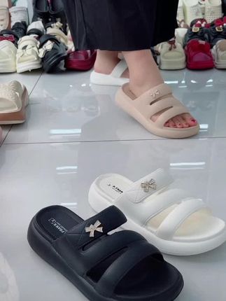 2025款厚底增高仙女风钻蝴蝶结凉拖鞋网红百搭夏季软底韩版松糕底#好物推荐🔥 #休闲百搭 #厂家直发 #爆款热卖中