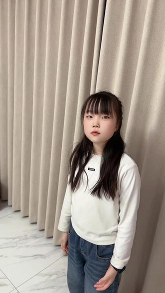 赵露思也拍了小鸡舞,太可爱了吧! #赵露思 #小孩姐 #手势舞教程 #小鸡舞挑战 #随便一拍都很夯