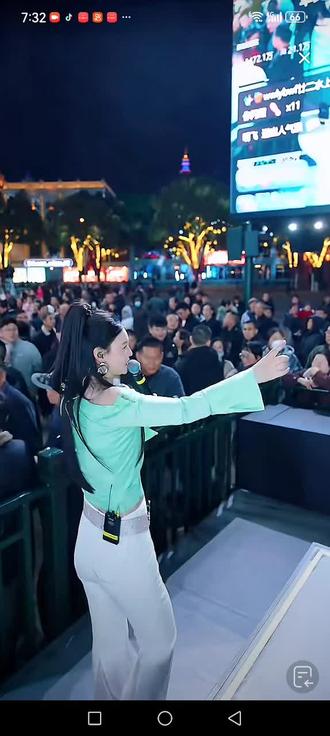 彩虹唐飞马水上舞台直播现场