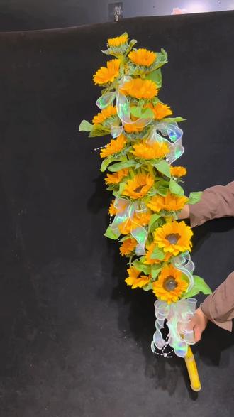 一米向日葵甘蔗花束制作过程分享,甘蔗向日葵花束,成人礼中高考毕业季,有朝一日掂过碌蔗,#中高考百日誓师 #一举夺魁向日葵花束