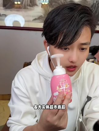 小浣熊儿童牙膏各大超市同步在售,几十年的国产老品牌主打靠谱,水果味儿甜甜的清洁能力强让孩子爱上刷牙主动刷牙#小浣熊牙膏牙刷#儿童牙膏推荐#儿童必备牙膏