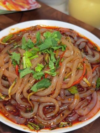 这酸酸的辣辣的挠凉粉 夏天怎么能少的了它#凉粉 #挠凉粉 #绿豆挠凉粉 #酸辣凉粉 #速食美食