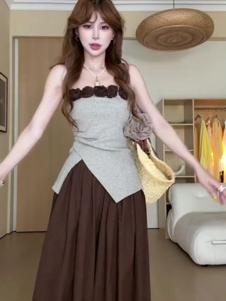 法式辣妹纯欲氛围感套装花朵抹胸针织开衫上衣女秋季半身裙两件套#法式 #纯欲风 #抹胸 #针织开衫 #半身裙
