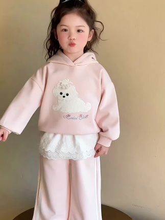 巨巨巨好看的卡通套装,甜美可爱#高品质童装 #你的萌娃穿搭博主已上线 #骗你生女儿系 #甜美穿搭 #童装推荐